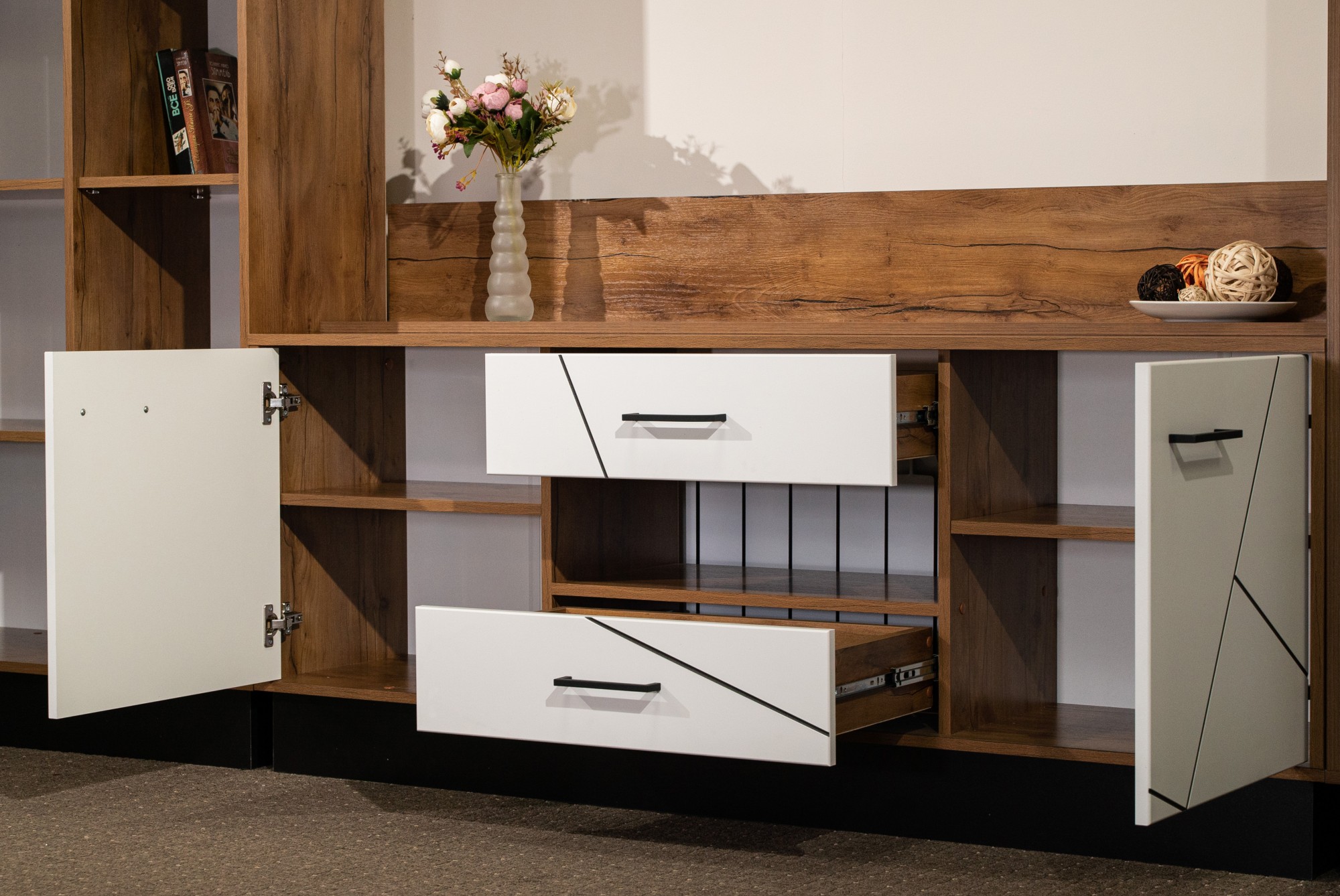 54.04 Тумба под ТВ "Гамма" (ш.1600) Таксония/Белый